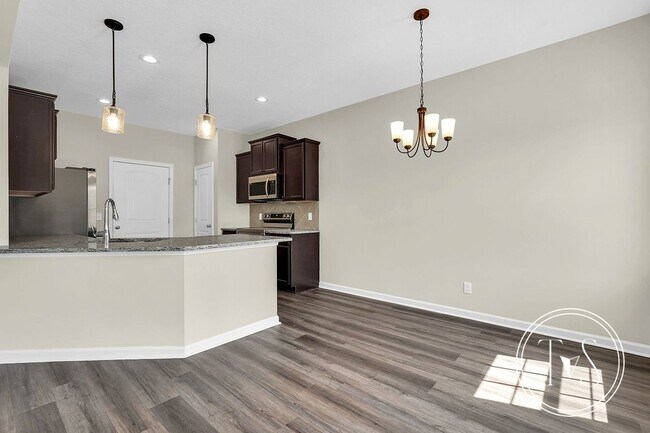 Building Photo - 200 Alcove Ct