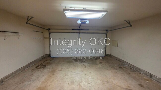 Building Photo - 6820 NW 135th Cir