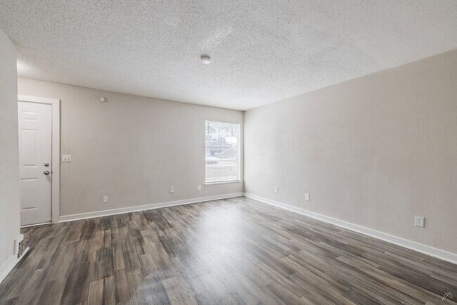 Building Photo - Affordable Living 20 Minutes from Everything Atlanta -2 Bedroom 2 1/2 Baths only $1300*