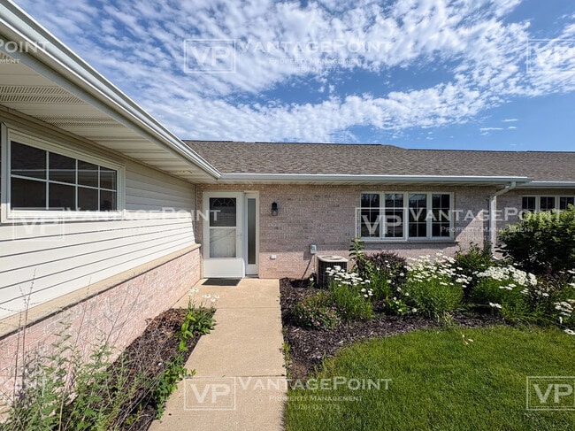 Building Photo - 1684 Twin Lakes Cir