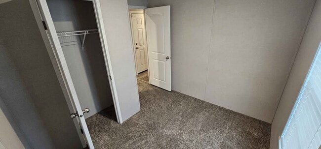 Building Photo - 58 Tulip Ln