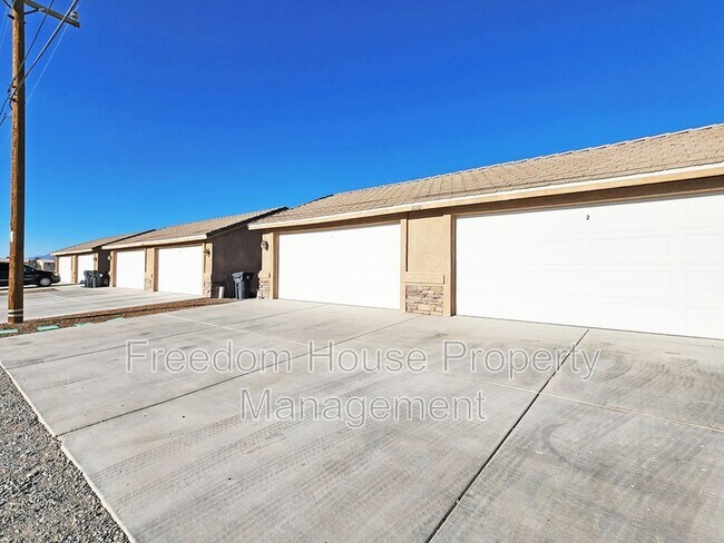 Building Photo - 1110 Red Butte St