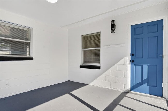 Building Photo - 3034 Touraine Ave