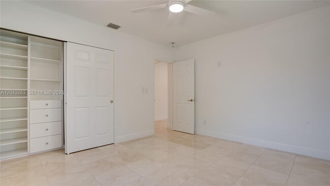 Building Photo - 500 SW 51st Ct