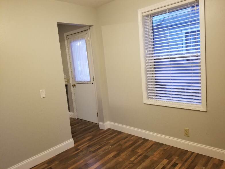 Building Photo - 220 E D St