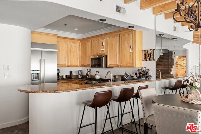 Building Photo - 4360 Ventura Canyon Ave