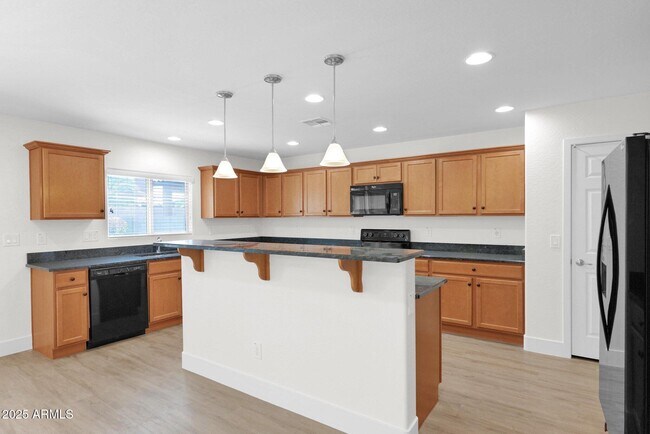 Building Photo - 40911 W Tamara Ln