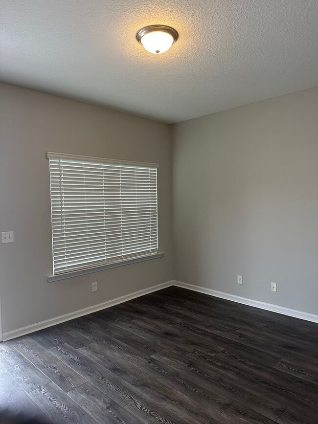 Building Photo - For Rent: Half Off Full First Month Rent