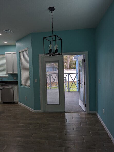 Building Photo - 2010 Seminole Blvd S