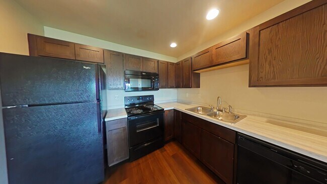 Building Photo - Top floor apartment! Beautiful 2 bedroom 2...