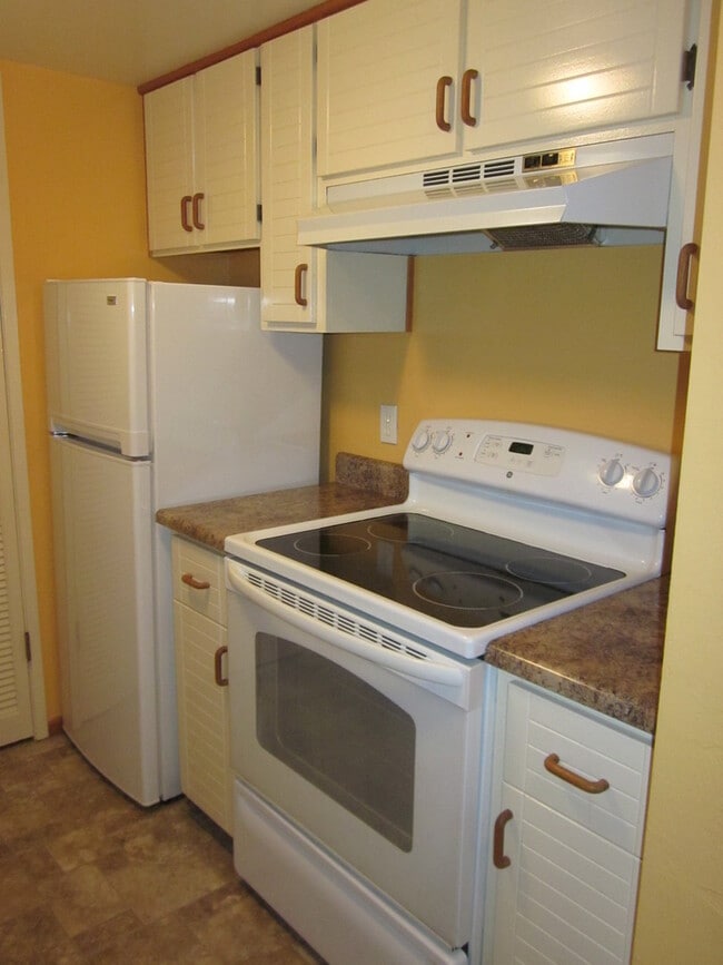 Building Photo - Cute and Cozy 1 Bedroom Condo in Gated Tim...