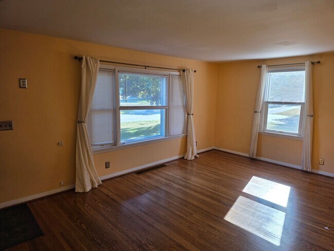 Building Photo - Greece Spacious 3 Bedroom 2 Full Bath Home Available Now