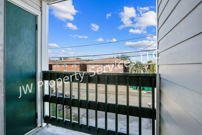 Building Photo - Bright & Cozy 1-Bedroom Condo in Prime Metairie Location