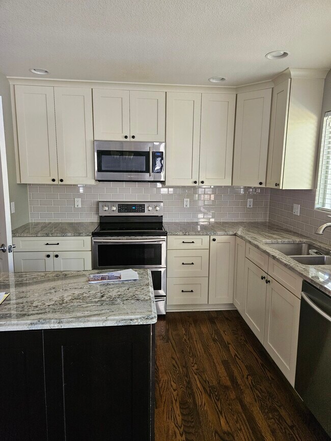 Building Photo - 2353 Aral Dr