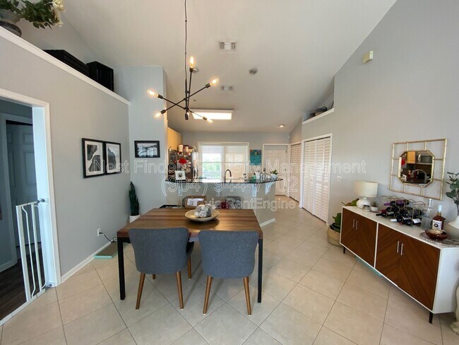 Building Photo - 1412 1st St N