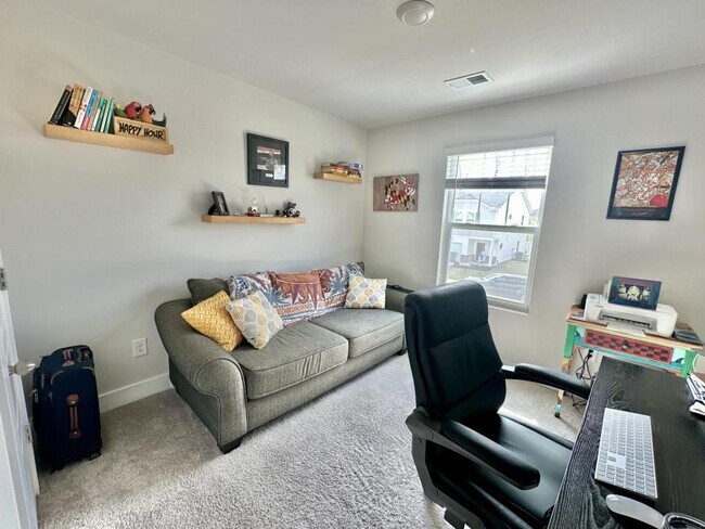 Building Photo - 44 Beachley Pl