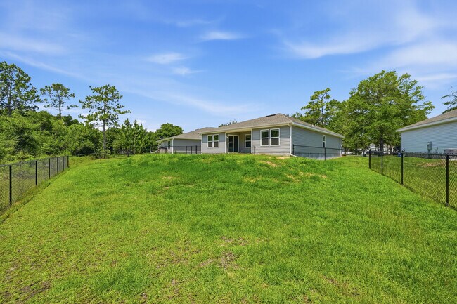 Building Photo - 136 Pfitzer Ct