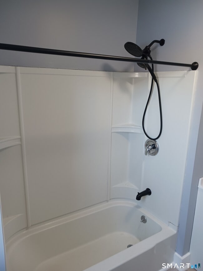 Building Photo - 15 Clark St