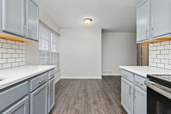 Building Photo - 7401 W 61st St