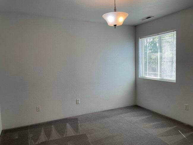 Building Photo - Beautiful 3 Bed, 2.5 Bath Home for Rent – Bright & Spacious in a Great Neighborhood
