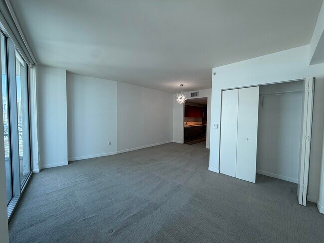 Building Photo - 1100 S Miami Ave