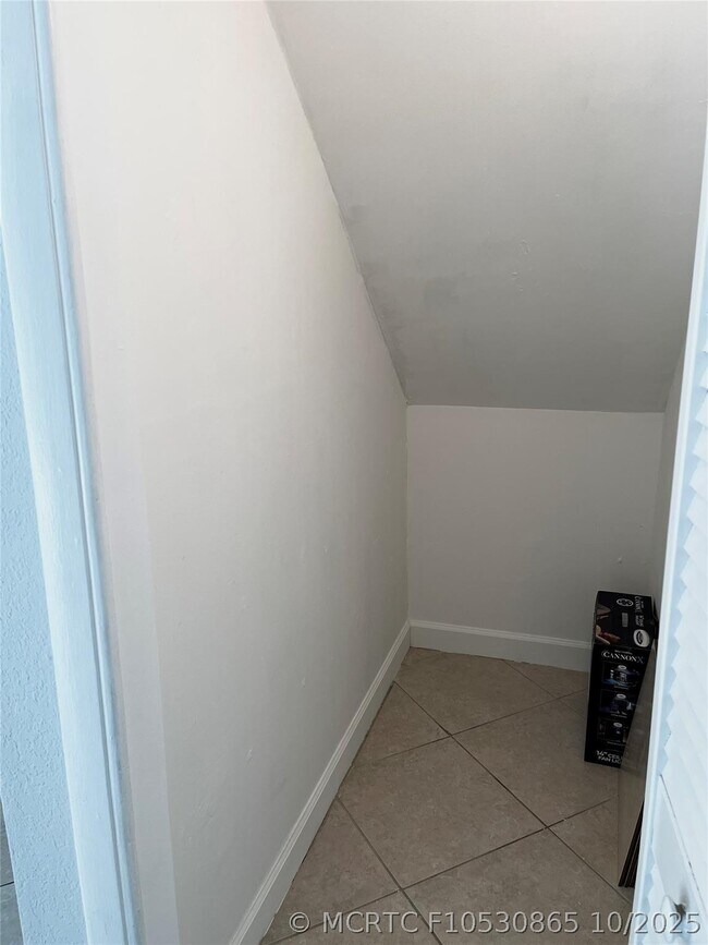Building Photo - 8149 Lagos De Campo Blvd