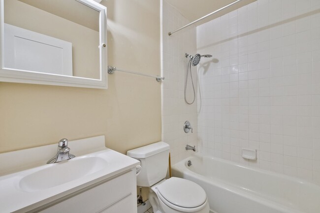 Building Photo - 2 Bedroom Condo Style Unit in South San Jo...