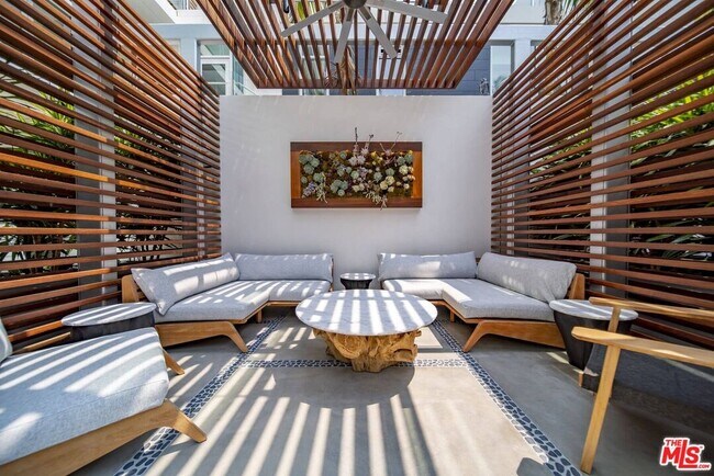 Building Photo - 9000 W 3rd St