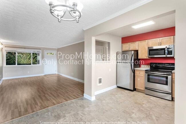 Building Photo - SW Portland Two Bedroom Condo In The Heart Of Burlingame!