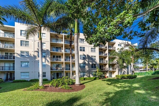 Building Photo - 26 Royal Palm Way
