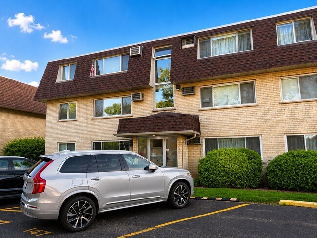 Building Photo - 8810 Briar Ct