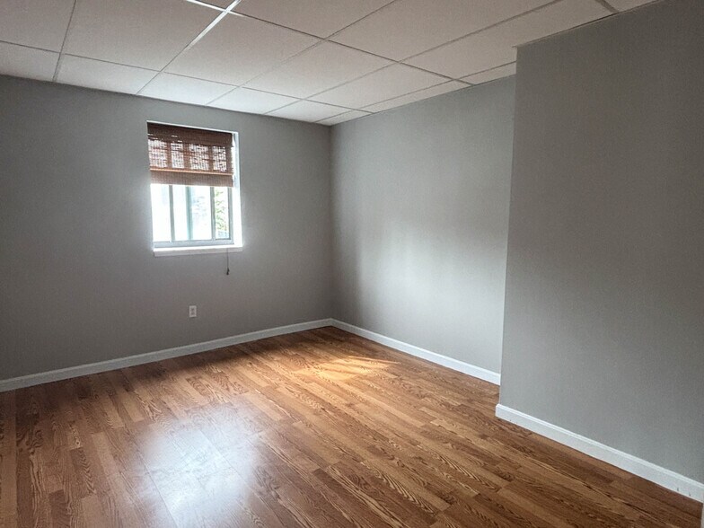 Bedroom - 549 E 4th St