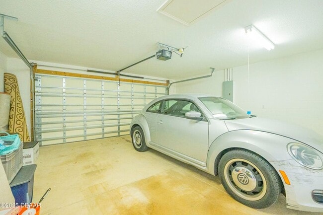 Building Photo - 1412 Coconut Palm Cir