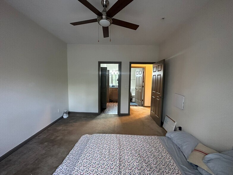 Building Photo - 5210 Misty Oaks Dr