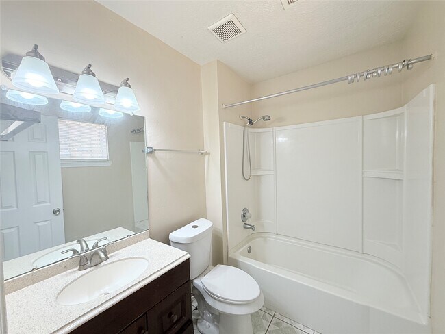 Building Photo - 6910 Pella Dr