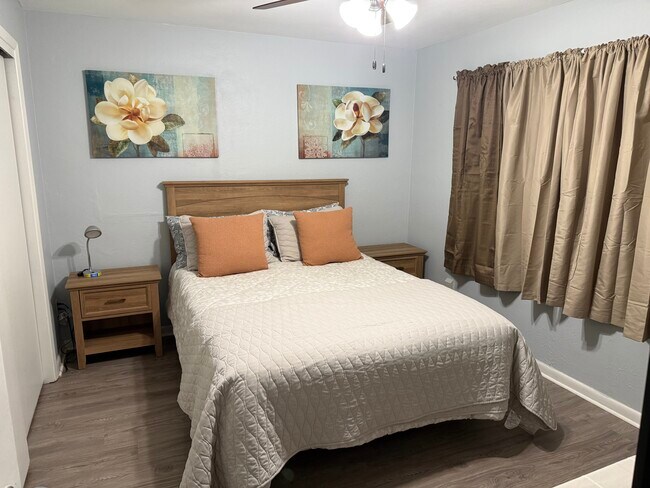 Building Photo - 104 E Pearl St