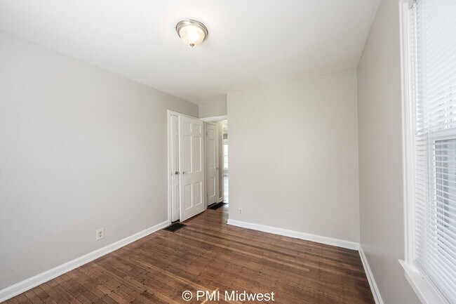 Building Photo - "Charming 2-Bed Home with Gleaming Hardwoo...