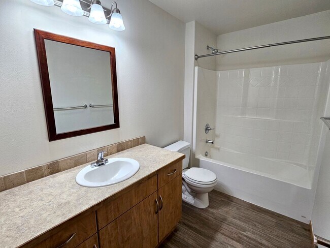 Building Photo - Open, One-Level Living- 4 Bedroom, 2.5 Bath Richland Home with Spacious Backyard