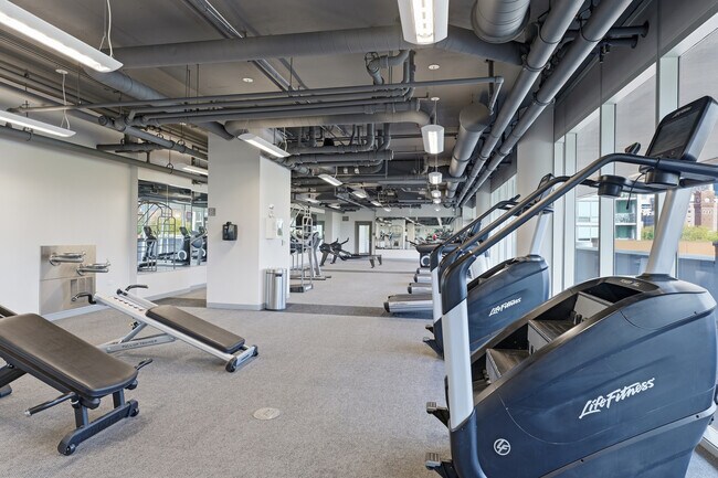 Building Photo - 1000 S Clark St