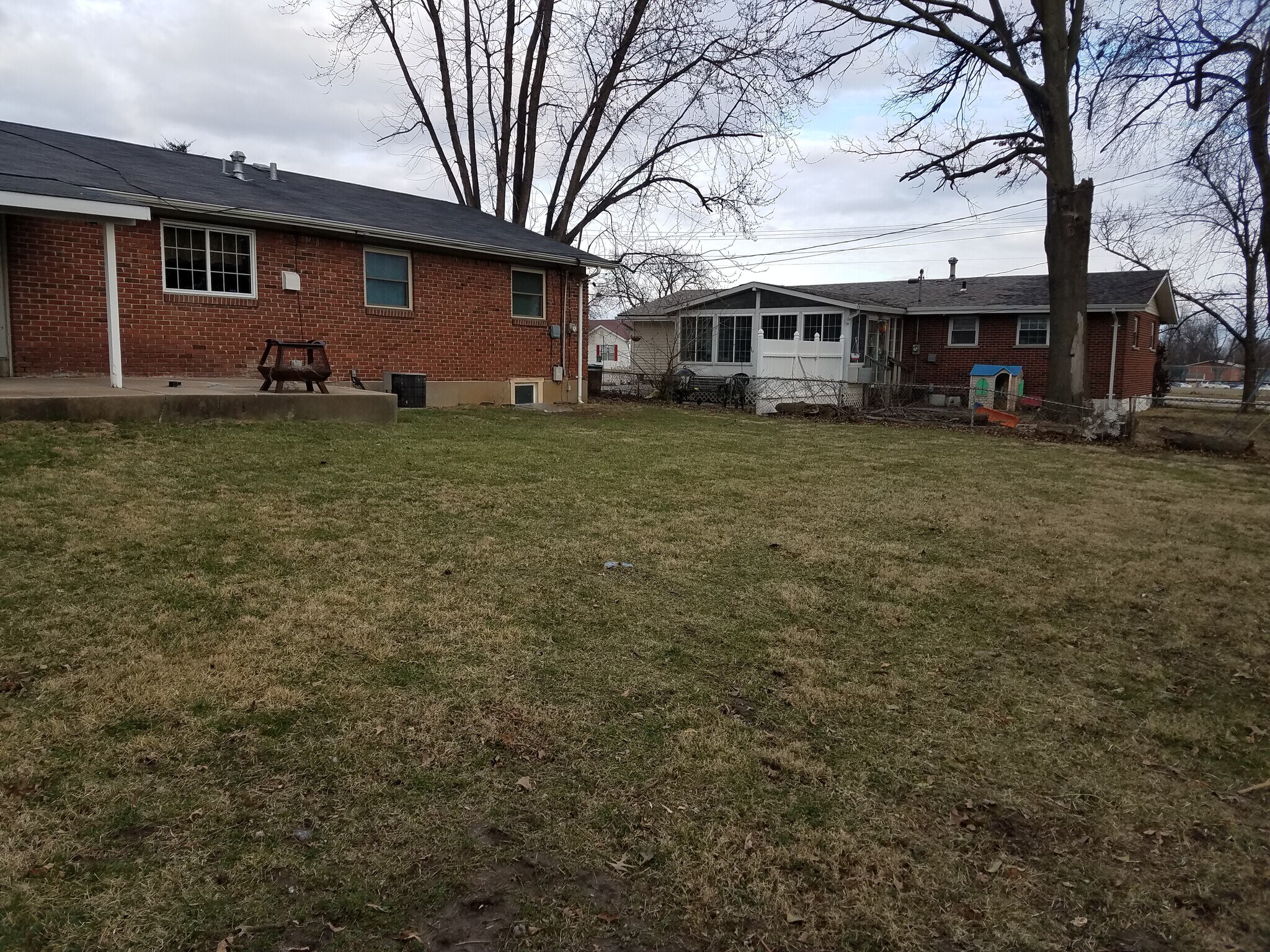 Large backyard with 4x8 cedar raised bed for gardening - 1820 Bluebird Dr