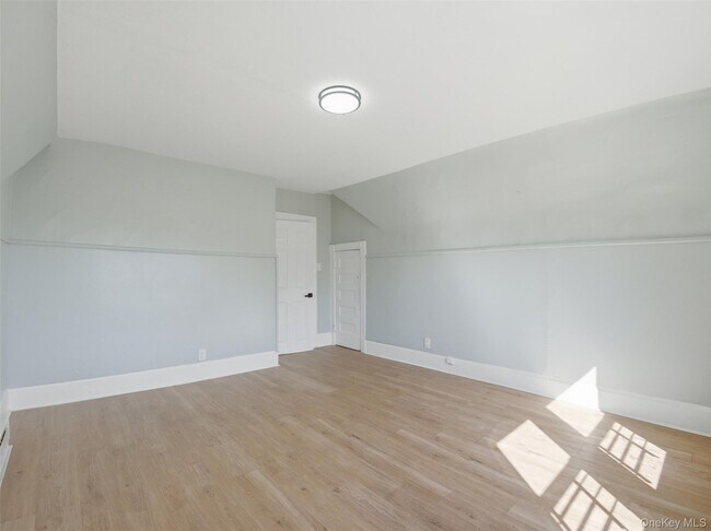 Building Photo - 406 S 3rd Ave