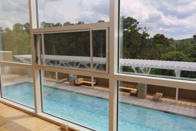 Building Photo - Wonderful Upscale condo loft apartment available for the best in convenient living.