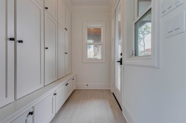 Building Photo - 5410 Valerie St