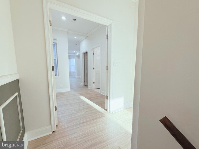 Building Photo - 714 Dolphin St