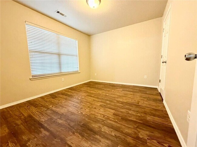 Building Photo - 610 Saddlehorn Dr