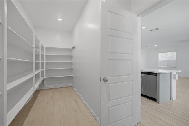 Building Photo - Beautiful home in Henderson built by Lennar