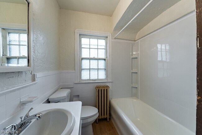 Building Photo - 18405 Newell Rd