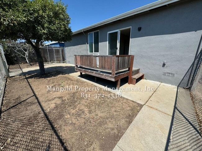 Building Photo - Great Home Located In Seaside Neighborhood with Fenced Back Yard!