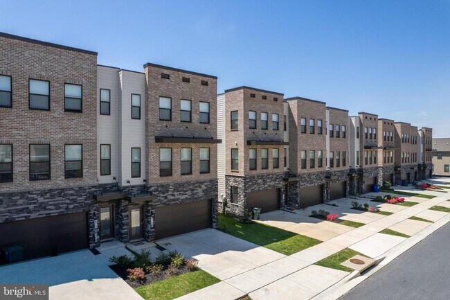 Building Photo - 870 Amity St