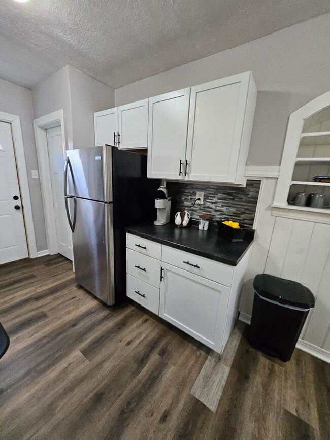 Building Photo - 2244 Park St